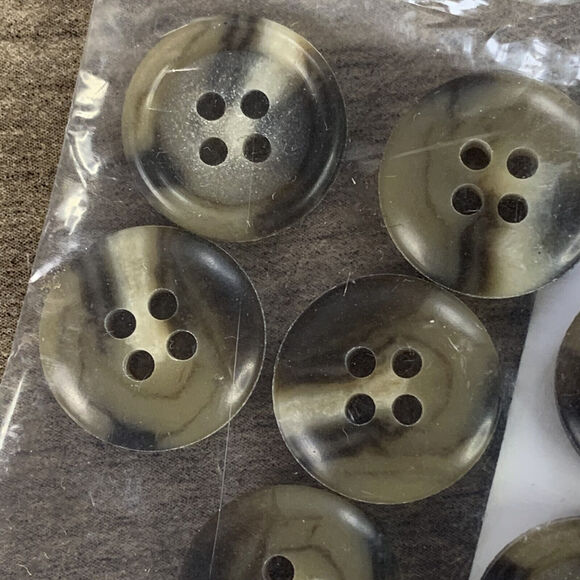 12 Pcs Round Sewing Buttons Dark Brown & Tan Marbled Plastic 24L 4-Hole 16mm - Picture 1 of 6